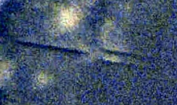 Nhà lý luận âm mưu nổi tiếng Scott C Waring đã phân tích những hình ảnh từ các phi hành gia của NASA trong nhiệm vụ này và phát hiện ra thứ mà ông tin là một “hạm đội” UFO đi qua Mặt trăng.