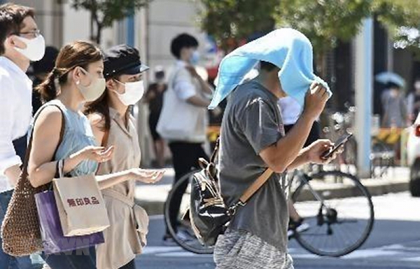 Theo NOAA, trong năm 2021, nhiệt độ trung bình toàn cầu tăng 0,84 độ C so với mức trung bình của thế kỷ 20, và là năm có nhiệt độ cao thứ 6 tính từ khi thống kê bắt đầu được tiến hành vào năm 1880.