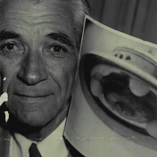 Adamski lái xe đến nơi chiếc đĩa bay đã hạ cánh và thấy một người đàn ông giống như một người gốc Âu đang đợi mình ở đó. Anh ta tự gọi mình là “O”, và Adamski sau đó gọi anh ta là Orthon đến từ sao Kim, và đến để điều tra các sự kiện phát sinh gần đây trên Trái Đất.