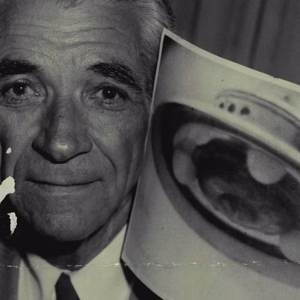 Adamski lái xe đến nơi chiếc đĩa bay đã hạ cánh và thấy một người đàn ông giống như một người gốc Âu đang đợi mình ở đó. Anh ta tự gọi mình là “O”, và Adamski sau đó gọi anh ta là Orthon đến từ sao Kim, và đến để điều tra các sự kiện phát sinh gần đây trên Trái Đất.