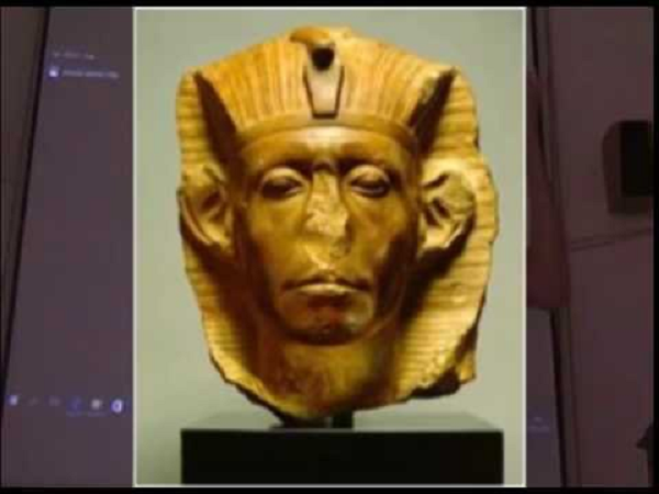 Thay vì sử dụng các vật liệu như đá, bùn và vôi, Senusret II đã sử dụng gạch bùn trước khi ốp mặt ngoài với lớp veneer đá vôi. Các viên đá ốp được cố định với nhau bằng một số kỹ thuật thời cổ đại mà đến đây tại một số công trình vẫn còn sót lại.