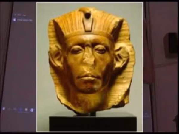 Thay vì sử dụng các vật liệu như đá, bùn và vôi, Senusret II đã sử dụng gạch bùn trước khi ốp mặt ngoài với lớp veneer đá vôi. Các viên đá ốp được cố định với nhau bằng một số kỹ thuật thời cổ đại mà đến đây tại một số công trình vẫn còn sót lại.