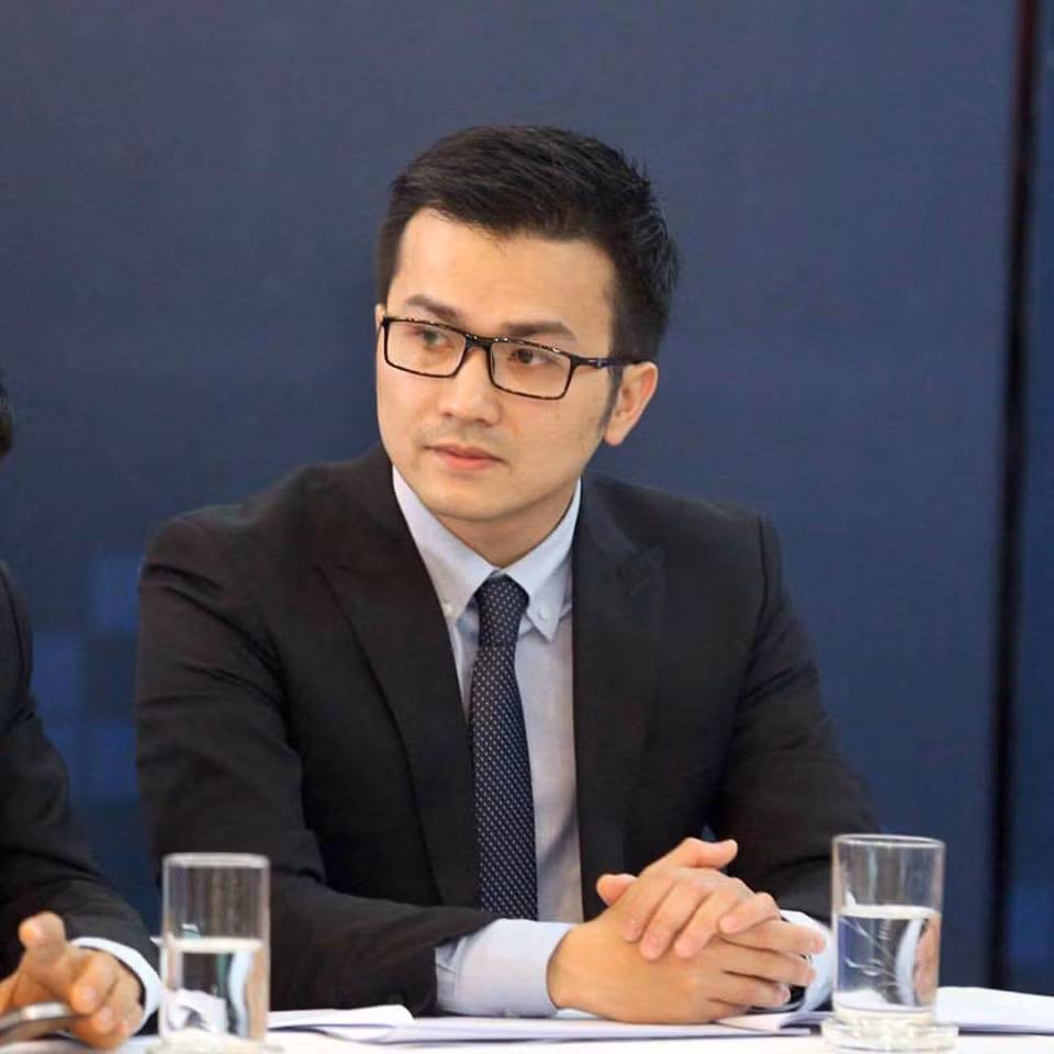 Chan dung 3 nha khoa hoc Viet gianh giai thuong danh gia Noam Chomsky