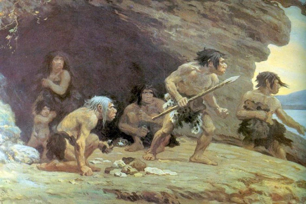 Người Neanderthals là một loài đã tuyệt chủng cùng thuộc chi Người (Homo) với Homo sapiens chúng ta. Lý do các dấu chân in sâu vào đá là vì các tảng đá này thực ra chính là lớp dung nham nóng chảy lẫn tro bụi mềm của núi lửa vừa phun trào.