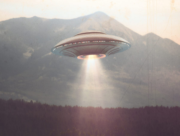 Vào đêm ngày 23/1/1974, một số dân làng sống ở vùng núi Berwyn ở miền bắc xứ Wales cho biết họ đã nhìn thấy những ánh sáng rực rỡ trên bầu trời kèm theo một tiếng động rất lớn.