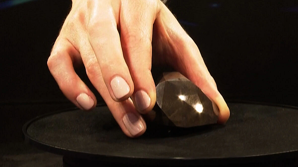Kim cương đen cực kỳ hiếm và chỉ được tìm thấy tự nhiên ở Brazil và Trung Phi.