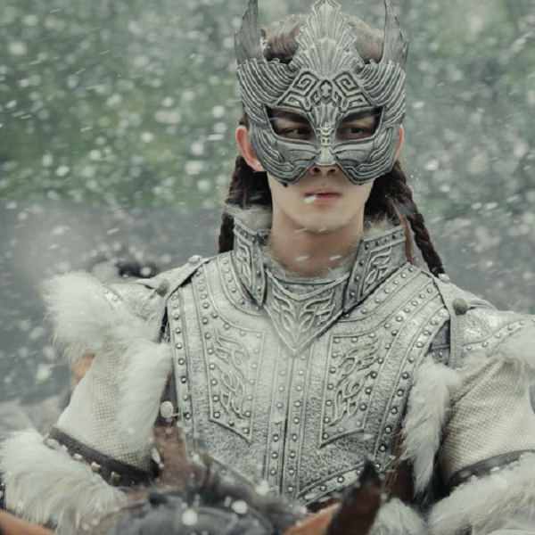 Rất nhiều sách sử đã ghi nhận Lan Lăng Vương có vẻ ngoài hiền lành, dung mạo đẹp đẽ và giọng nói hay. Tương truyền ngoại hình của ông trắng đẹp như phụ nữ nên lúc ra trận phải đeo mặt nạ gỗ để ra oai với địch.