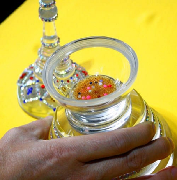 Và khi nhiệt độ đạt tới 1.600 độ C, các khối tinh thể bắt đầu tan rã. Như vậy, nếu điều kiện hỏa táng thích hợp, xá lợi có thể xuất hiện do quá trình tinh thể hóa các khoáng vốn có rất nhiều trong xương người.