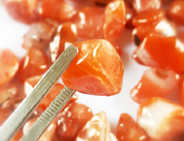 Đối với những người đam mê chơi đá thì loại mã não này là 1 báu vật quý hiếm. Người bạn của chuyên gia cũng cho biết để tìm được số lượng lớn mã não như vậy anh ta phải mất hàng năm trời.