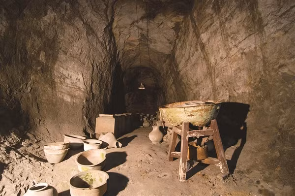 Đây là lăng mộ Tây Hán nguyên vẹn đầu tiên (được coi là bằng chứng cho trí tuệ ưu việt của người cổ đại xưa) được phát hiện của Tĩnh vương Lưu Thắng (Trung Sơn vương) cùng với vương phi Đậu thị.