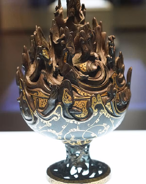 Ngoài các di tích văn hóa nổi tiếng thế giới là lư hương bằng đồng dát vàng thời Tây Hán thế kỷ thứ 2 TCN và bộ đồ tùy táng bằng ngọc, một số lượng lớn đồ dùng liên quan đến thực phẩm và nấu nướng.