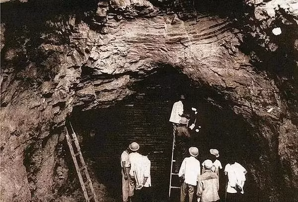 Trong số đó, chiếc vạc đồng chân gấu tạo hình khéo léo được coi là phát hiện kỳ thú nhất thế giới, một chiếc nồi áp suất cách đây 2.000 năm.