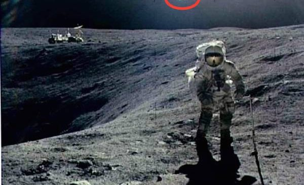 Những phát hiện từ tàu thăm dò Lunar Orbiter cũng cho thấy có rất nhiều hang động chưa được khám phá bên dưới bề mặt Mặt Trăng và phần lớn khối lượng vật chất của Mặt Trăng tập trung ở bề mặt. Tuy nhiên, những bằng chứng từ phát hiện này vẫn chưa được NASA công bố.