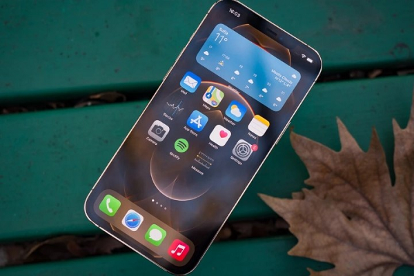 Máy có thể được trang bị camera chính 48MP sắc nét hơn (tăng từ 12MP). Apple cũng có thể “khai tử” iPhone mini để nhường chỗ cho iPhone 14 Max (màn hình 6,7 inch) mới.