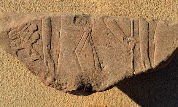 Amenhotep III qua đời vào khoảng năm 1354 TCN và được chôn cất trong ngôi mộ khổng lồ nằm ở nhánh phía tây tách biệt trong Thung lũng các vị Vua. Con trai ông là Amenhotep IV kế vị, thường được biết đến với tên Akhenaten.