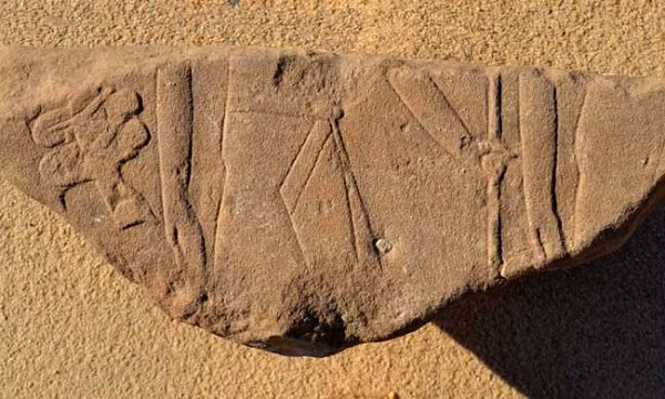 Amenhotep III qua đời vào khoảng năm 1354 TCN và được chôn cất trong ngôi mộ khổng lồ nằm ở nhánh phía tây tách biệt trong Thung lũng các vị Vua. Con trai ông là Amenhotep IV kế vị, thường được biết đến với tên Akhenaten.