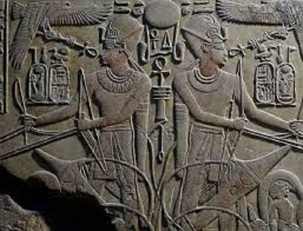 Được thừa hưởng một đế chế trải rộng từ sông Euphrates tới Sudan, Amenhotep duy trì vị thế Ai Cập chủ yếu qua ngoại giao và các cuộc hôn nhân giữa các hoàng tộc Mitanni (Syria), Babylonia và Arzawa (Anatolia).