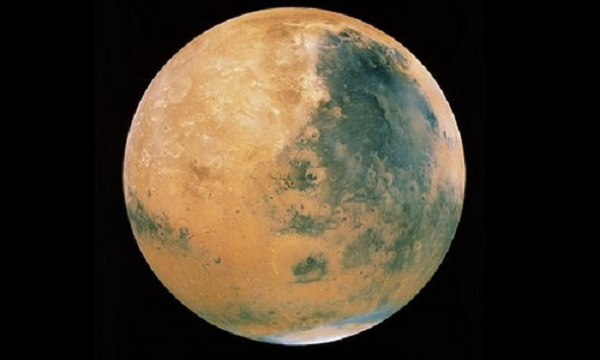 Ngoài ra, họ còn dựng nên các mô hình ảo từ những dữ liệu NASA sở hữu về từng vùng ở Sao Hỏa, thêm vào khắp bề mặt một tảng băng tưởng tượng dày một dặm để từ đó quan sát địa hình Sao Hỏa thật chi tiết qua một "thấu kính băng" ảo.