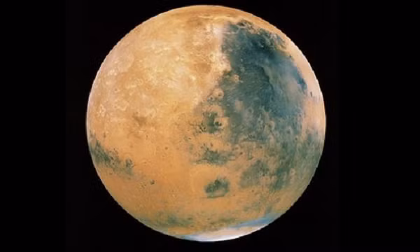 Ngoài ra, họ còn dựng nên các mô hình ảo từ những dữ liệu NASA sở hữu về từng vùng ở Sao Hỏa, thêm vào khắp bề mặt một tảng băng tưởng tượng dày một dặm để từ đó quan sát địa hình Sao Hỏa thật chi tiết qua một "thấu kính băng" ảo.