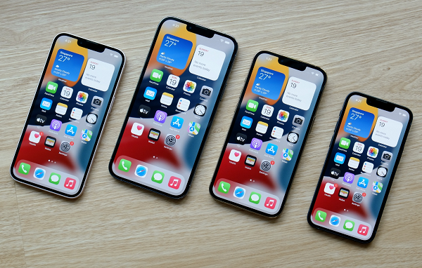 Nhiều người dùng còn bình luận: "Mua iPhone 13 giờ đây cũng giống như mua một đôi tất mới mà chúng không khác gì đôi tất cũ bạn đang sở hữu".