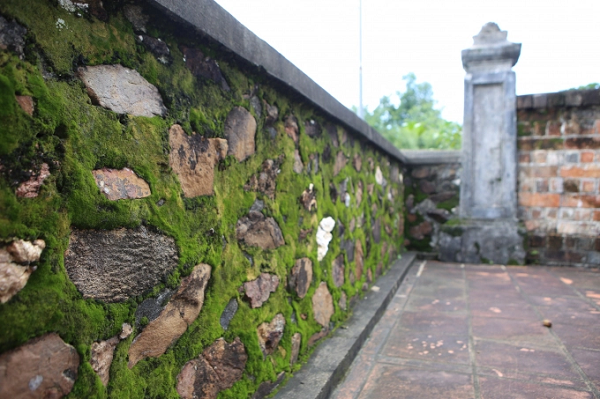 Những bức tường cổ được ghép tỉ mỉ, đẹp mắt.