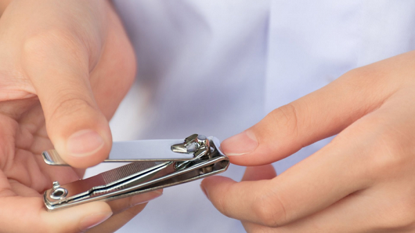 Người Thổ Nhĩ Kỳ, Ấn Độ và Hàn Quốc tin rằng, cắt móng tay hoặc móng chân sau vào ban đêm là điều xui xẻo. Thậm chí ở Nhật Bản người ta cho rằng bạn có thể bị chết yểu nếu làm điều này.