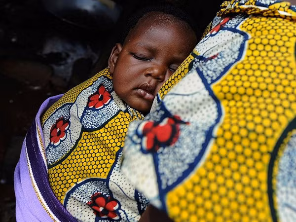 Đừng bao giờ hôn một đứa trẻ người Nigeria lên môi. Người dân tin điều đó sẽ khiến đứa trẻ chảy dãi khi lớn lên.