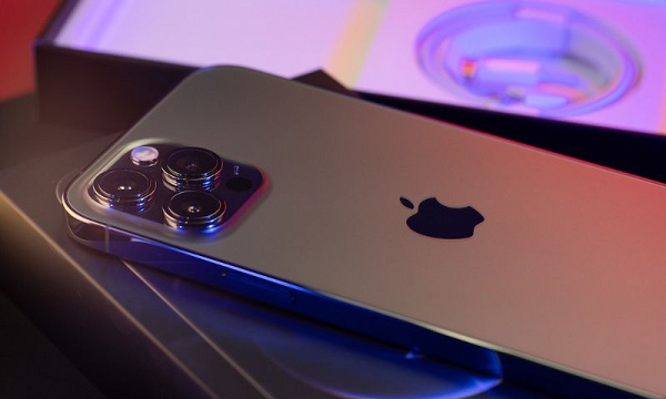 Hiện bản cập nhật iOS 15.3 RC không đề cập đến sửa lỗi màn hình hồng. Vấn đề này đã được phát hiện trên iPhone 13, 13 Pro và thậm chí là iPhone 13 Pro Max.