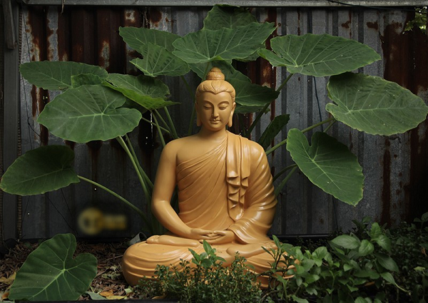 Đại ý là có 108 loại đau khổ và 108 loại phiền não trong cuộc sống, vì vậy, số hạt dùng khi niệm Phật thường là 108 hạt, khi đánh chuông cũng đánh 108 lần, nghĩa là một trăm lẻ tám loại phiền não được tiêu trừ, và siêu thoát khỏi bể khổ.