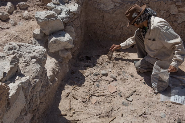 Khi khám phá địa điểm khảo cổ Quilcapampa ở Peru, các nhà khoa học đã có phát hiện gây sốc cho thấy các nhà cầm quyền đế chế Wari cổ đại Peru đã điều khiển những người xung quanh họ chỉ bằng những cốc bia được phục vụ trong những buổi tiệc.