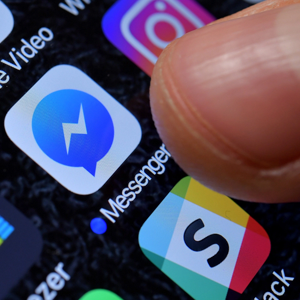 Các hình thức biểu đạt và cá nhân hóa rất quan trọng trong hoạt động nhắn tin, vì nội dung trò chuyện cần phản ánh tâm trạng của người dùng. Do đó, Messenger không ngừng thử nghiệm để có thể tung ra nhiều chủ đề chat (chat theme) thú vị hơn nữa trên trên Messenger và Instagram.