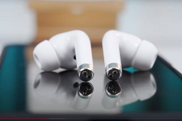 Sau khi đính chính thông tin, CEO Bkav cũng nhấn mạnh, người Việt Nam được dùng hàng Việt Nam chất lượng cao với giá hợp lý. Điều đó là tốt và nhờ sự sáng tạo, nỗ lực của các kỹ sư Việt Nam nên không đáng phải nhận sự mỉa mai.