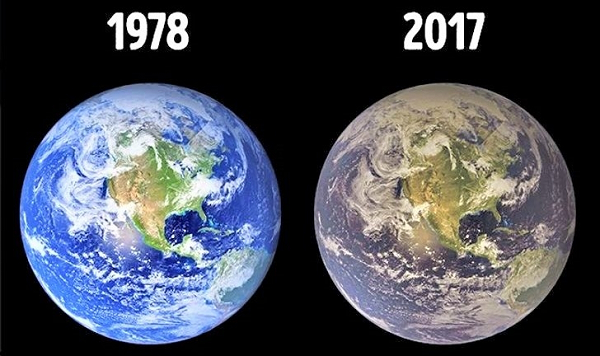Trái Đất ngày càng mờ hơn do ô nhiễm môi trường nặng nề. Tầm nhìn về Trái Đất từ không gian vào năm 1978 rất khác so với hiện tại. Do lượng lớn các mảnh vụn và chất thải không gian, hành tinh có màu xanh lá cây-trắng - xanh chuyển sang màu nâu - xám - đen.
