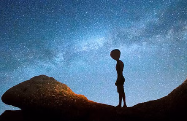 NASA cũng phát hiện bằng chứng về khí mê-tan bay ra từ mặt trăng Sao Thổ Enceladus. Điều này dẫn đến giả thuyết các "vằn hổ" ấn tượng của mặt trăng này chính là khu vực phun các hạt băng nước vào không gian.