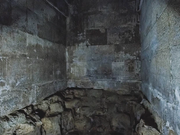 Những kim tự tháp có thể trường tồn với thời gian, thách thức vầng nhật nguyệt là bởi người Ai Cập cổ đại sử dụng một loại vữa có độ dính cao. Đến tận ngày hôm nay, các nhà khoa học vẫn chưa thể tìm ra được thành phần của chất vữa tuyệt hảo đó.