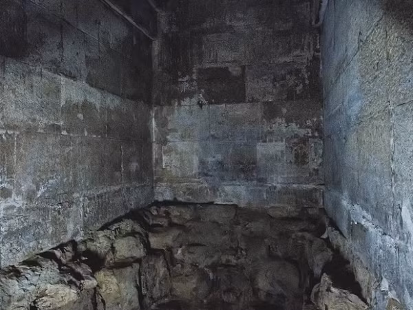 Những kim tự tháp có thể trường tồn với thời gian, thách thức vầng nhật nguyệt là bởi người Ai Cập cổ đại sử dụng một loại vữa có độ dính cao. Đến tận ngày hôm nay, các nhà khoa học vẫn chưa thể tìm ra được thành phần của chất vữa tuyệt hảo đó.