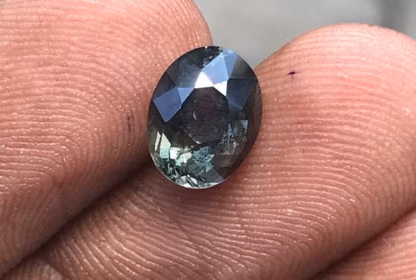 Đây là một dạng khoáng chất silicat với các thành phần tạo nên gồm beryllium (Be), magiê (Mg) và nhôm (Al). Viên đá Musgravite lớn nhất cho đến nay có trọng lượng là 5.74 carat, giá trị của nó rơi vào khoảng 35.000 USD/carat.