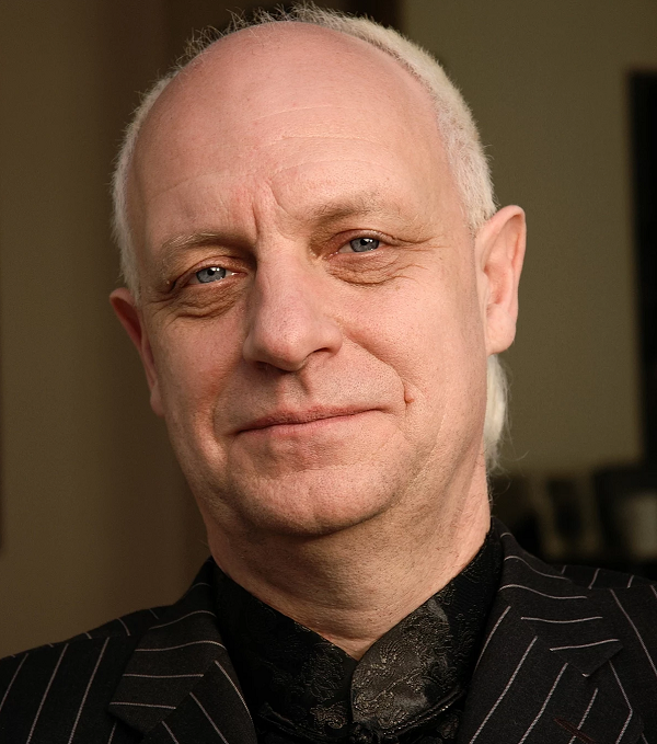 Ông cũng cho rằng dịch sẽ không kết thúc vào năm 2022, và virus sẽ cùng tồn tại với con người.