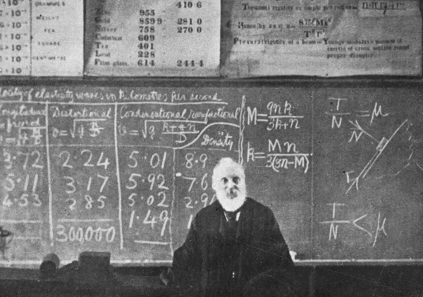 Sau này, các nhà khoa học chỉ ra rằng các con số của Thomson bị sai lệch một phần vì khi ấy chưa phát hiện ra hiện tượng phóng xạ. Theo đó, các nguyên tố phóng xạ trong Trái đất, chẳng hạn như uranium và thorium, là một nguồn sưởi ấm bổ sung đáng kể bên trong hành tinh của chúng ta.