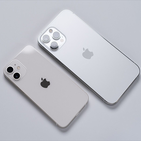 Với việc sở hữu một thiết kế mới khác biệt hoàn toàn so với kiểu màn hình tai thỏ đã được Apple gắn bó từ tận năm 2017 với iPhone X, chắc chắn iPhone 14 series sẽ làm nên một cơn sốt mạnh mẽ với mức giá cao ngất ngưởng.