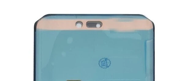 Đây hứa hẹn là một thay đổi lớn về thiết kế của những chiếc iPhone trong tương lai. Theo hình ảnh mới rò rỉ, iPhone 14 Pro Max có tới hai lỗ khoét phía trên màn hình, một lỗ hình tròn và một lỗ hình elip.