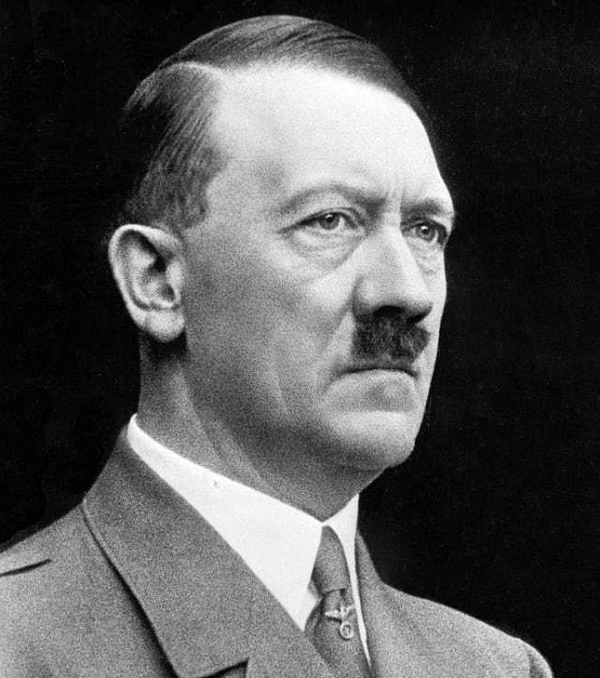 Thi hài của hoàng đế Thiếp Mộc Nhi (Tamerlane) được một nhà khoa học Liên Xô khai quật năm 1941. Bên trong hầm mộ của ông có viết dòng chữ: "Khi ta trở về từ cõi chết, thế giới sẽ lâm nguy" và "Bất kỳ ai mở lăng mộ của ta đều sẽ phải đối mặt với một kẻ xâm lược còn tồi tệ hơn cả ta". 2 ngày sau, bất kể Hiệp ước không xâm phạm lẫn nhau giữa Đức và Liên Xô được ký kết, Adolf Hitler và Đức Quốc xã đã tấn công Liên Xô.