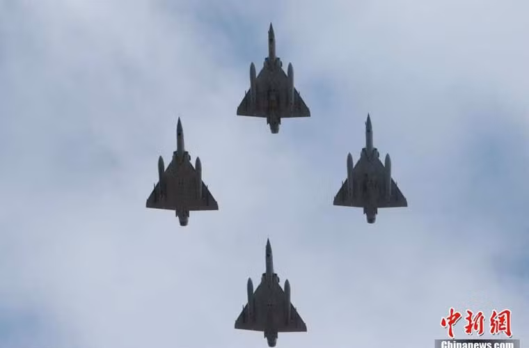 Biên đội tiêm kích đa năng Mirage 2000.