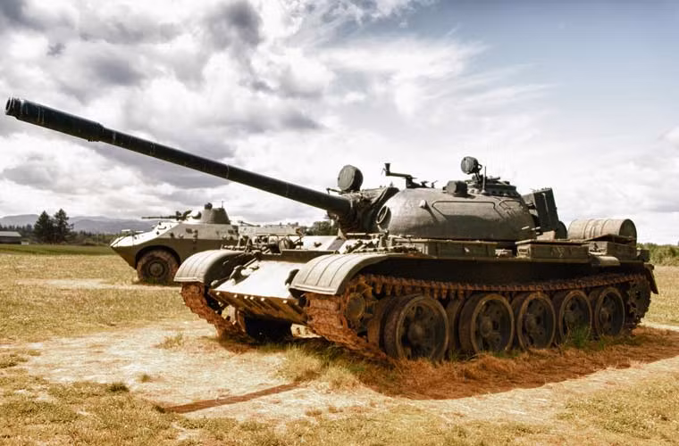 Ngạc nhiên là những chiếc tăng chiến đấu chủ lực T-55 mạnh hơn so với T-34-85 cũng có giá đồng hạng.