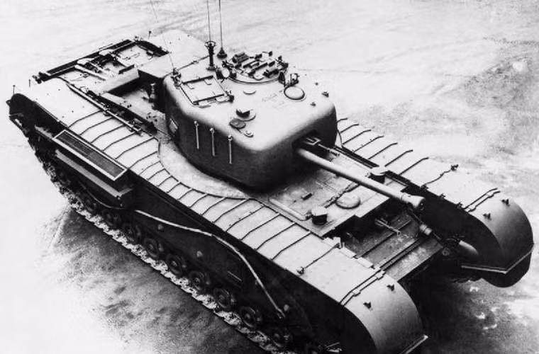 Biến thể Churchill Mk VI trang bị pháo tiêu chuẩn 75mm Mk V cho khả năng công phá mạnh hơn, thiết kế lại tháp pháo. 200 chiếc được sản xuất.