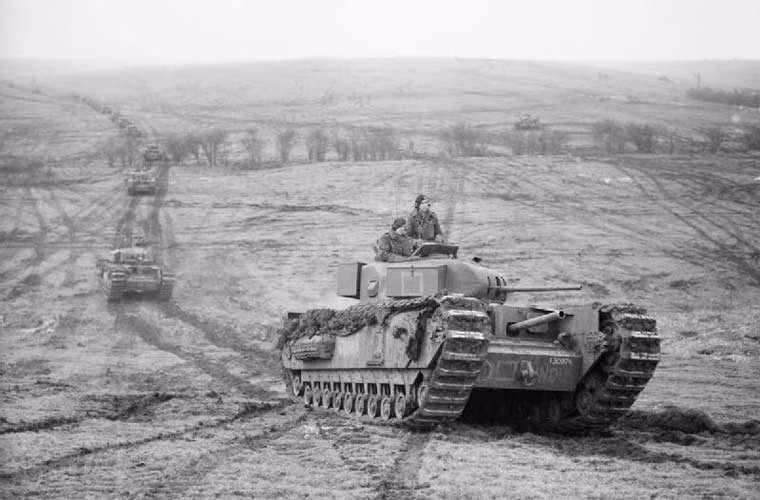 Dòng xe tăng hạng nặng Anh nổi danh nhất và thậm chí là đại diện cho cả phe đồng minh là Churchill được Công ty Harland &amp; Wolff Heavy Industries và Vauxhall Motors thiết kế, sản xuất chủ yếu bởi Vauxhall Motors trong giai đoạn từ 1941-1945 với số lượng 7.368 chiếc.