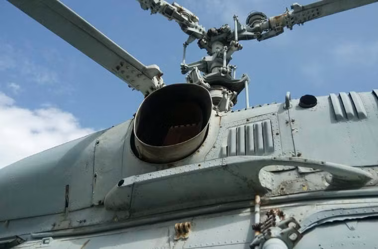 Máy bay trang bị hai động cơ tuốc bin trục GTD-3F cho tốc độ bay tối đa 209km/h, tầm bay 400km, trần bay 3,3km.