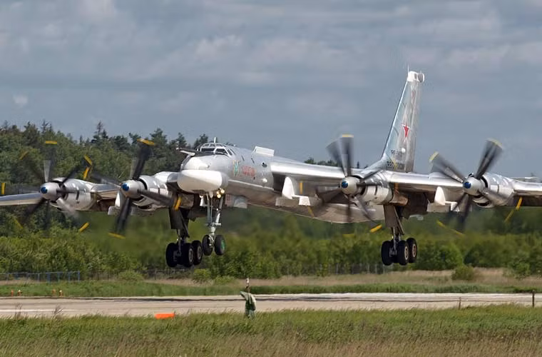 Trước đó, ngày 8/6, máy bay ném bom Tu-95MS cũng gặp nạn trong quá trình hạ cánh xuống sân bay ở vùng Amur do lỗi bắt lửa ở động cơ. Phi hành đoàn chỉ bị thương nhẹ.