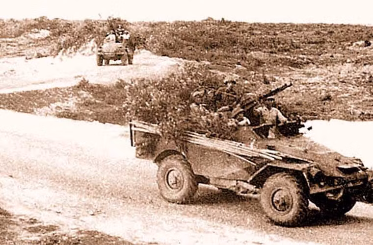 Các khẩu đội pháo phòng không AM trên đường hành quân đi chiến dịch.