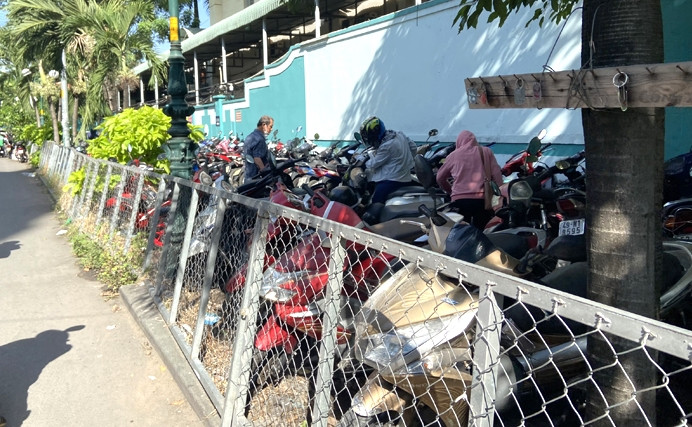 So GTVT TP HCM yeu cau do rao chan bai giu xe xung quanh benh vien